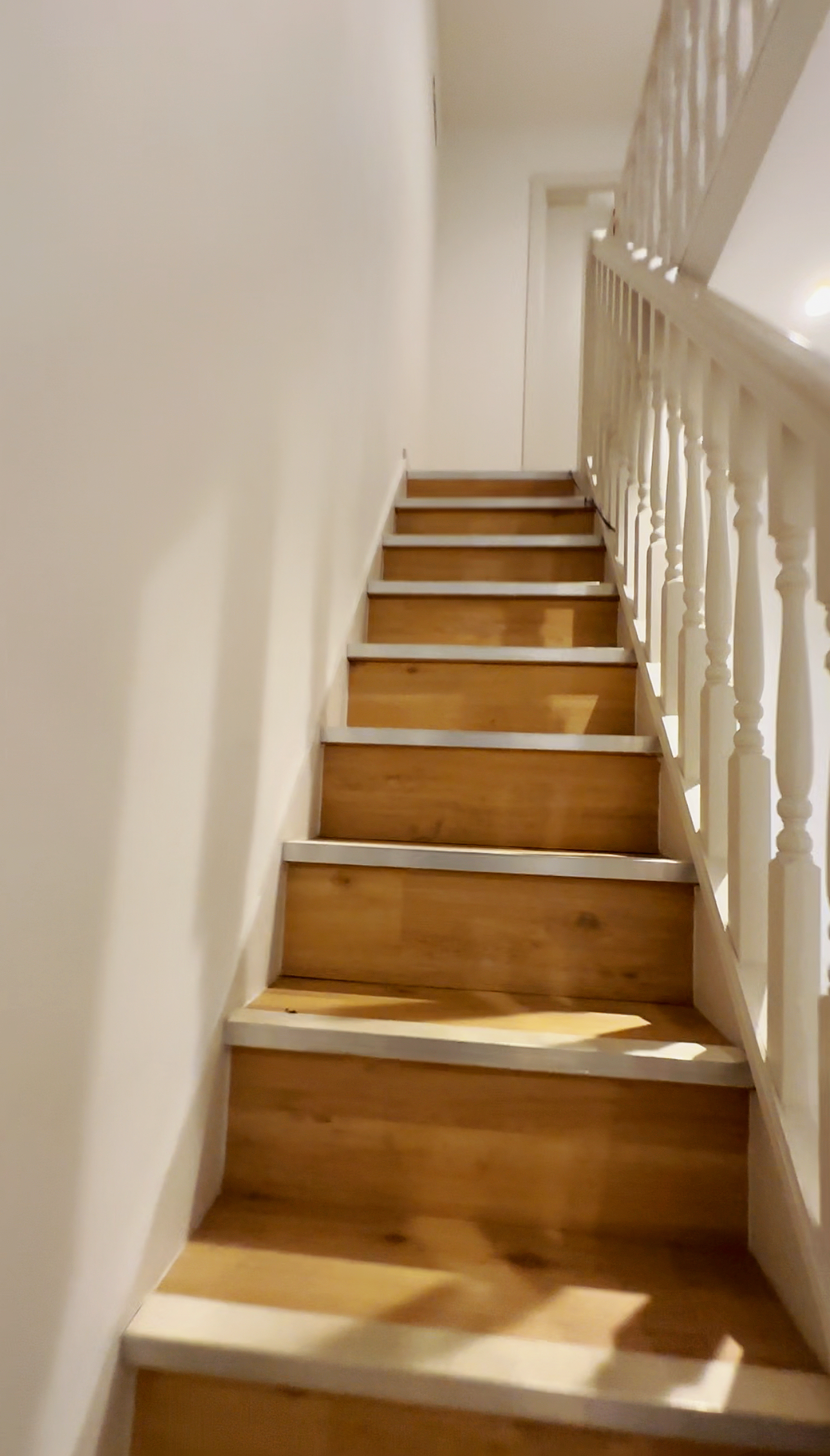 Room Hardman Road in Greater London