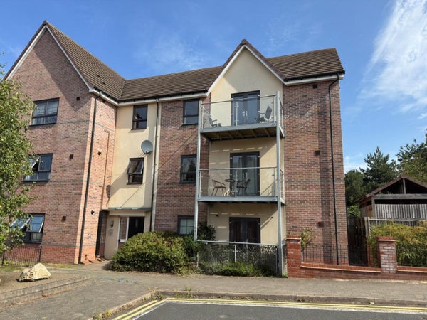 Flat Messenger Road in Sandwell