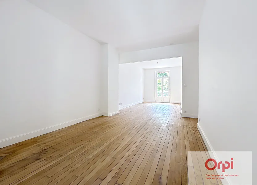 Flat Rue Boisrot Desserviers in Néris-les-Bains