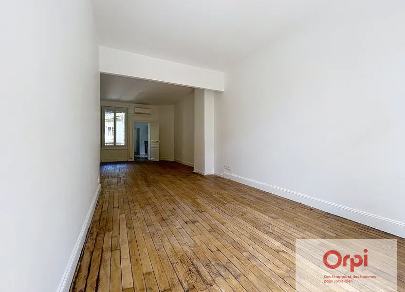 Flat Rue Boisrot Desserviers in Néris-les-Bains