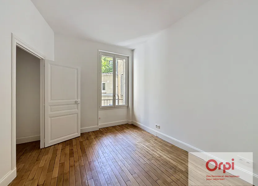 Flat Rue Boisrot Desserviers in Néris-les-Bains
