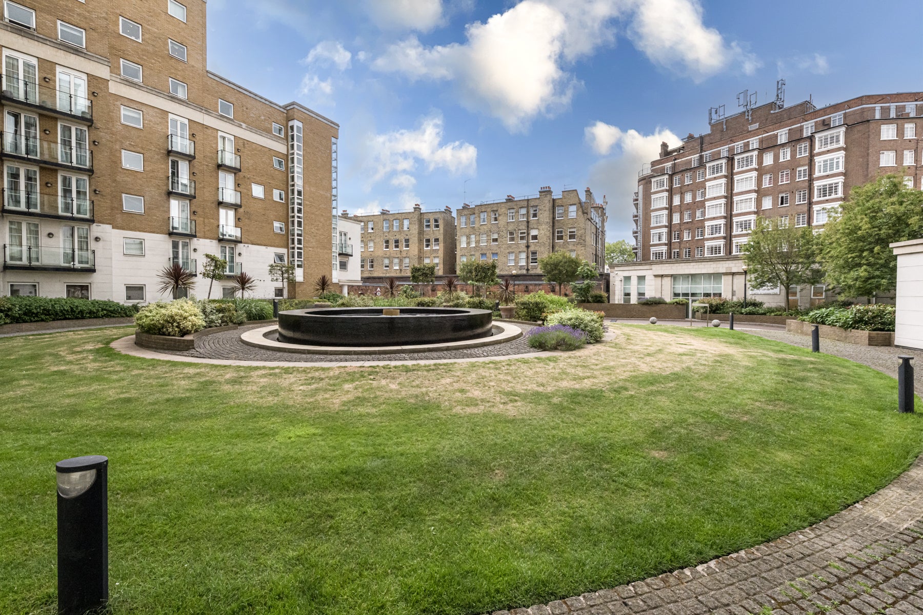 Flat Palgrave Gardens in City of Westminster