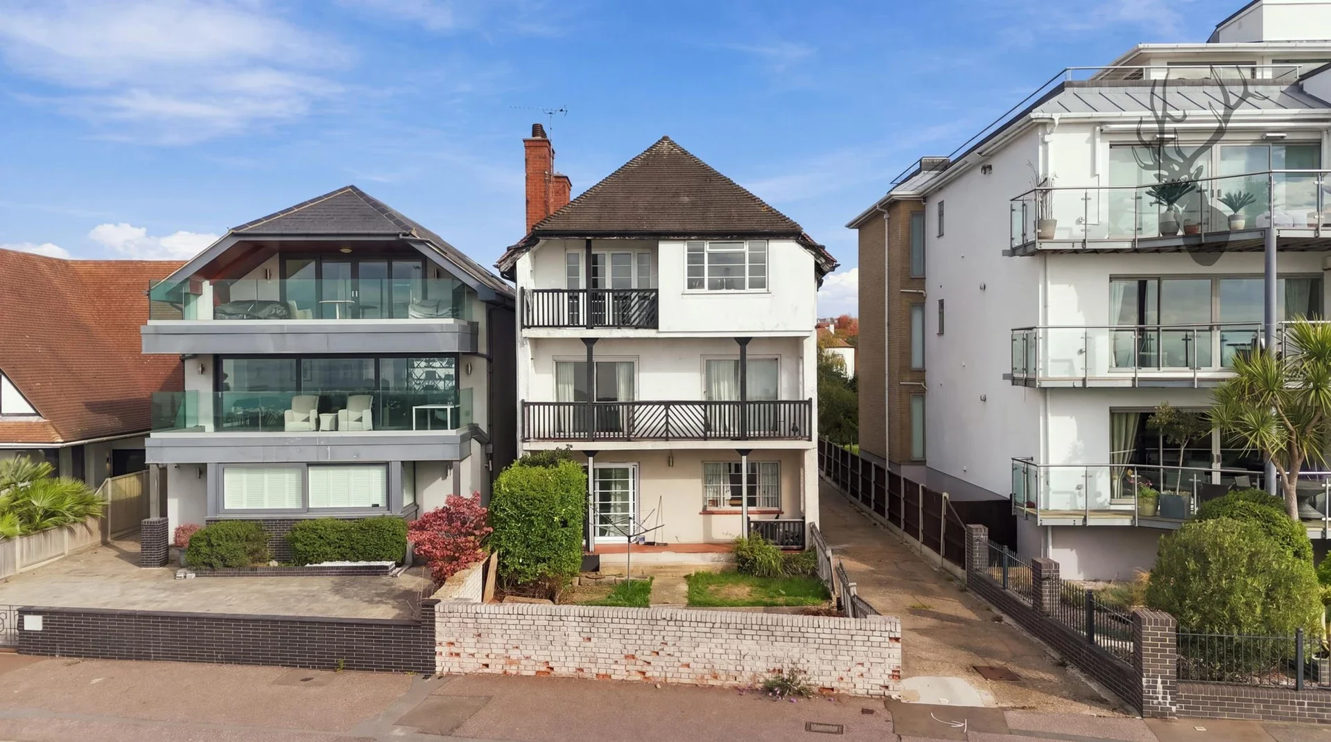 Flat Court Yard in Greater London