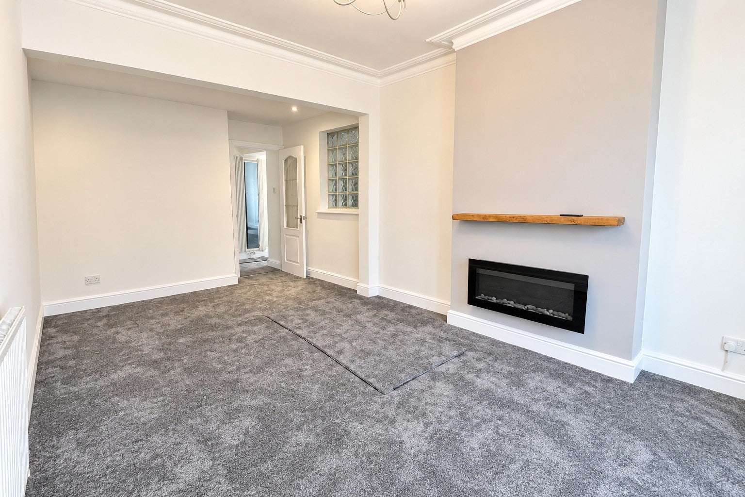 Flat Layard Road in Greater London