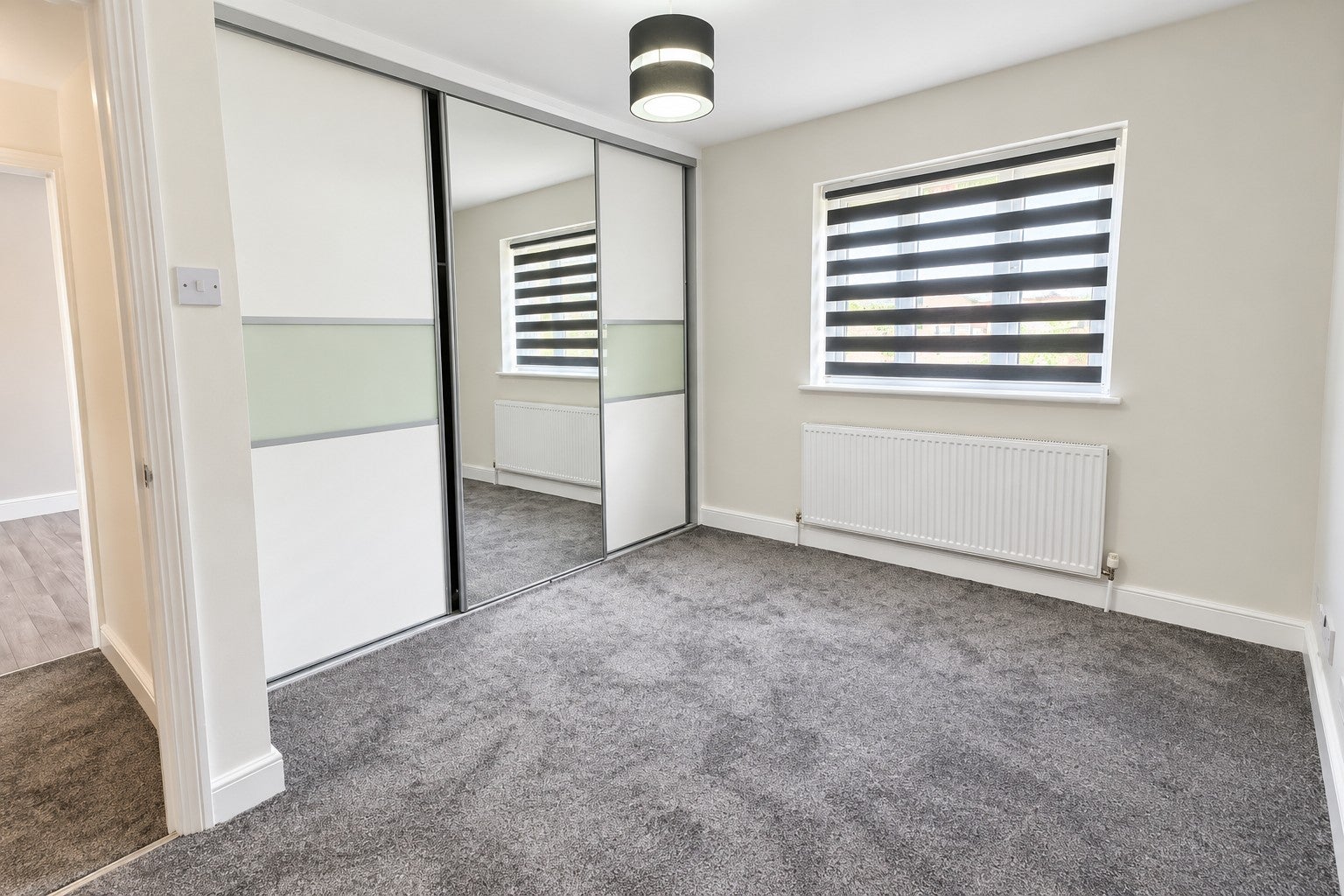 Flat Layard Road in Greater London
