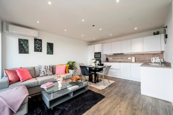 Flat Moorhen Drive in Greater London