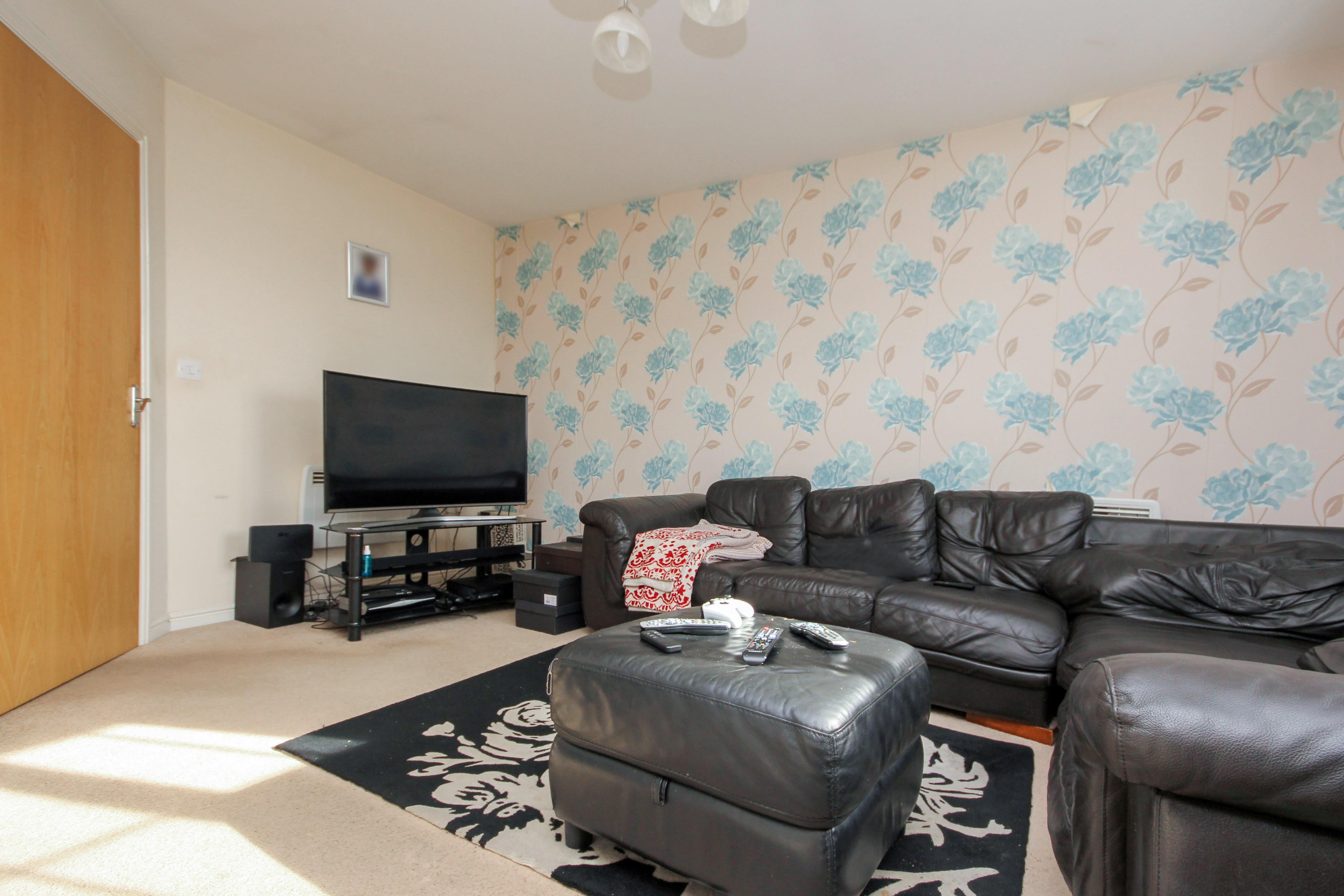 Flat Regency Court in Rushden