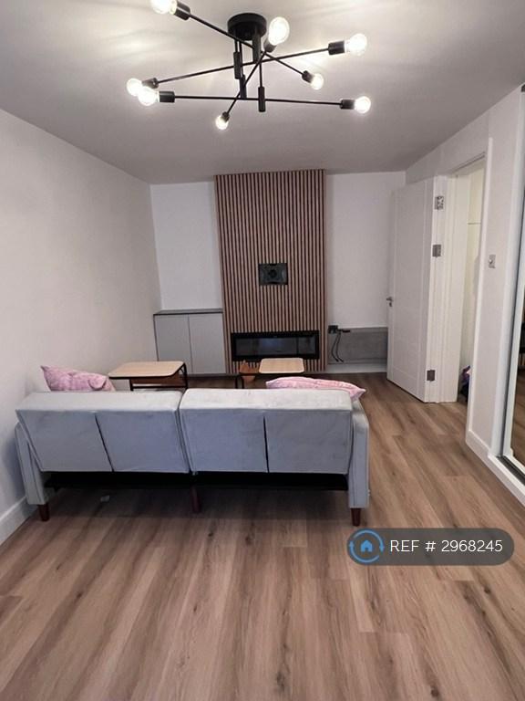Flat Hornsey Lane in Greater London