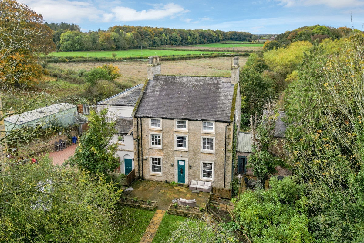 House Creswell Road in Mansfield