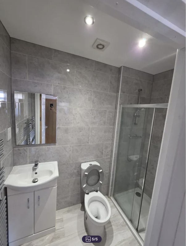 Room Aldridge Road in Slough