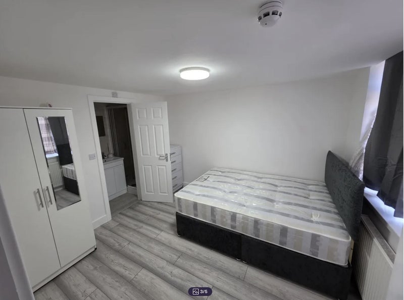 Room Aldridge Road in Slough