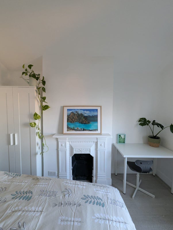 Room Elmwood Road in Greater London
