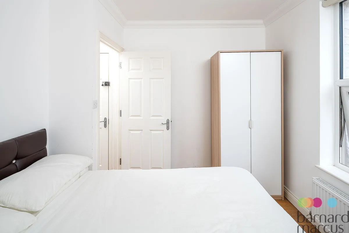 Flat Seagrave Road in Greater London