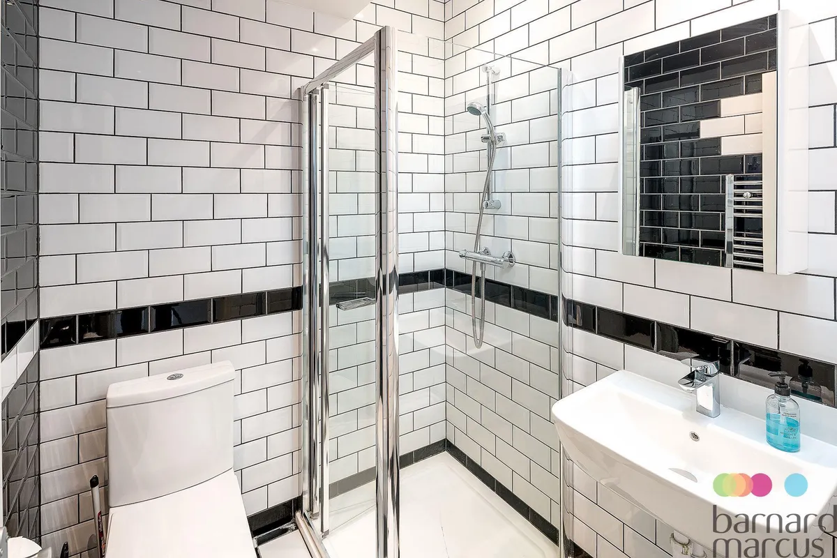 Flat Seagrave Road in Greater London