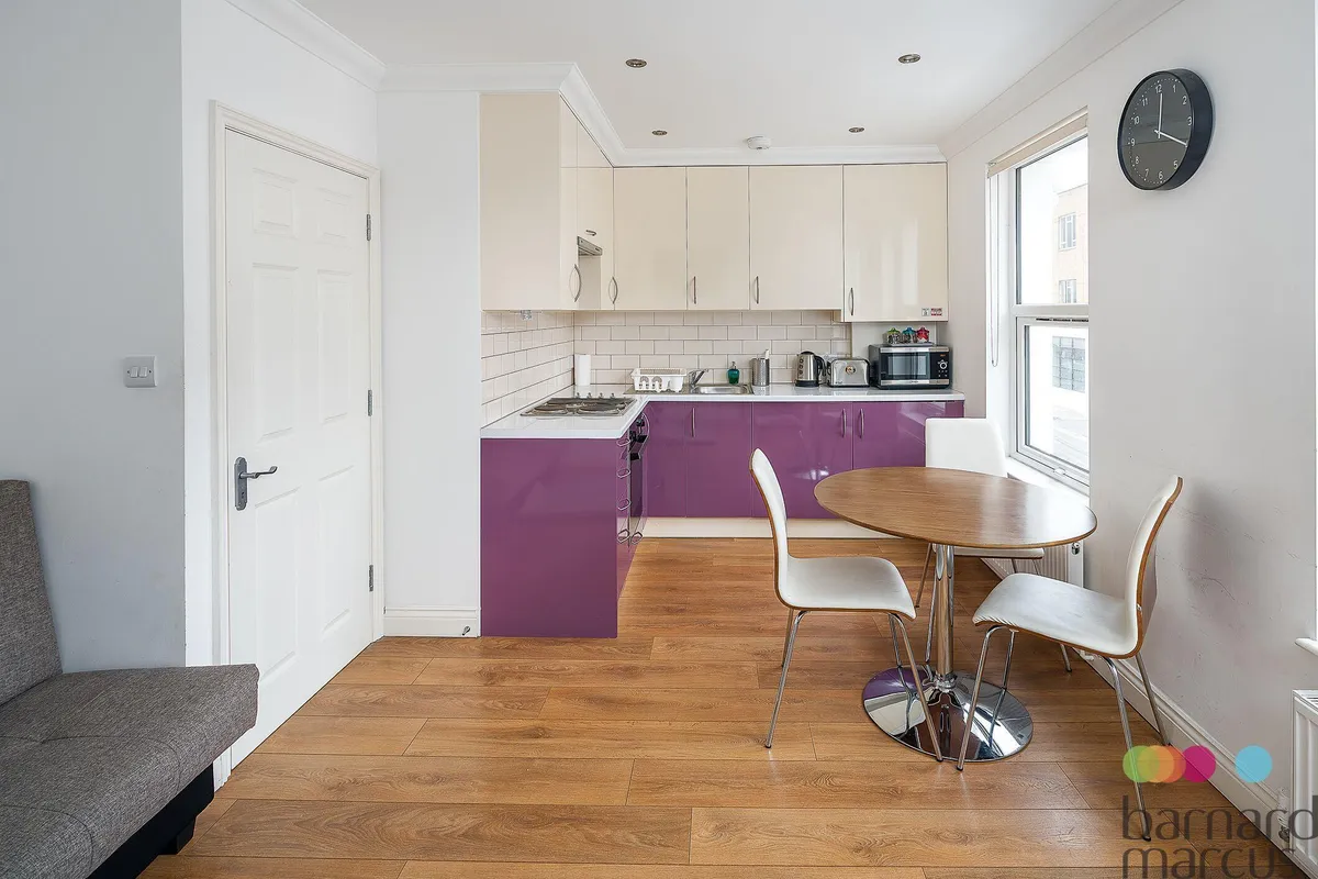 Flat Seagrave Road in Greater London