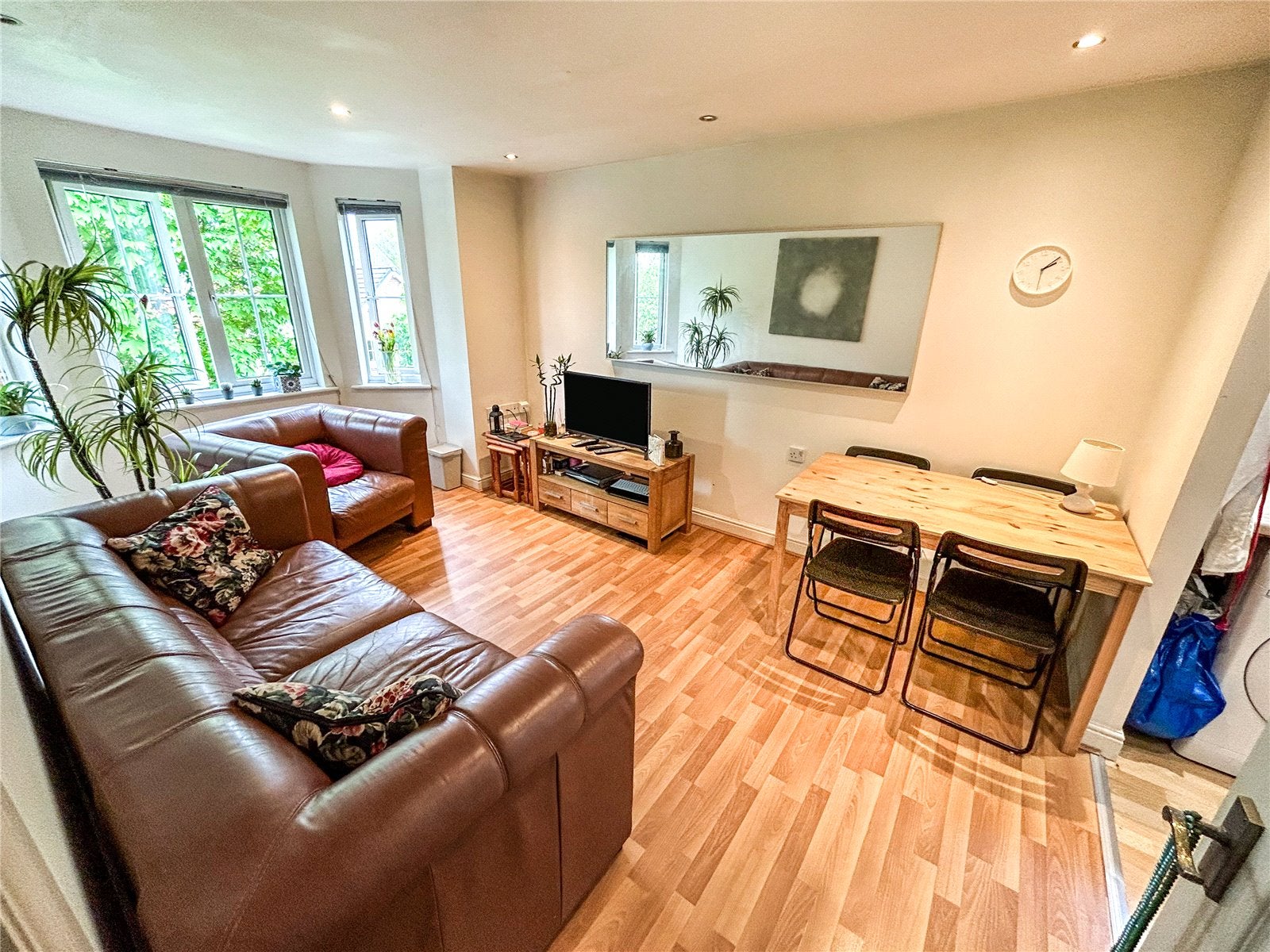 Flat Chelsfield Grove in Manchester
