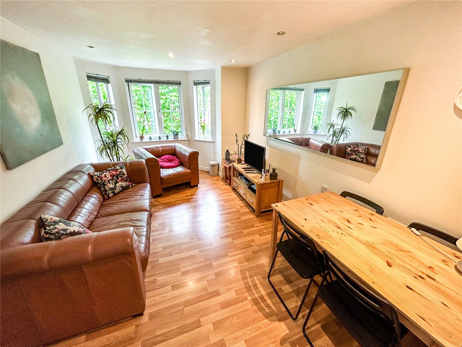 Flat Chelsfield Grove in Manchester