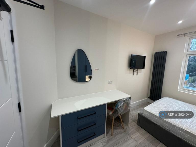 Room Whippendell Road in Watford