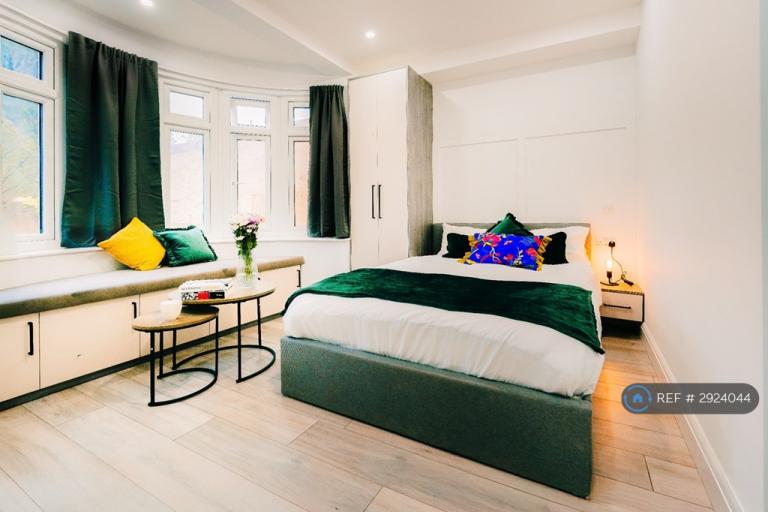 Room Whippendell Road in Watford