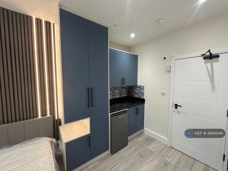 Room Whippendell Road in Watford