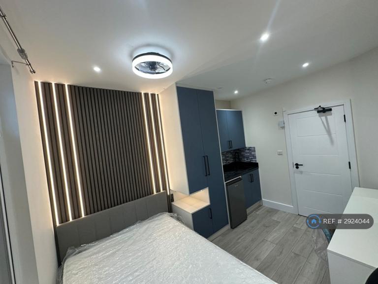 Room Whippendell Road in Watford