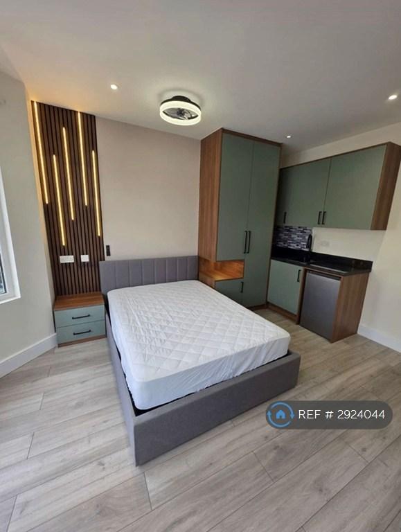 Room Whippendell Road in Watford