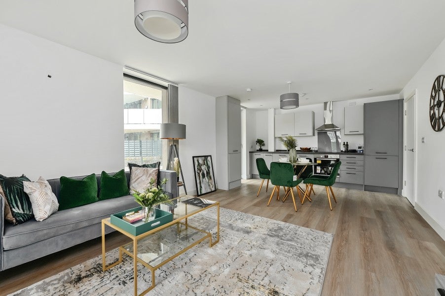 Flat Farnborough Road in Rushmoor