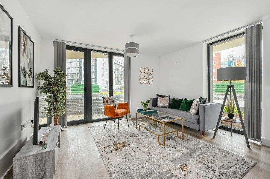 Flat Farnborough Road in Rushmoor
