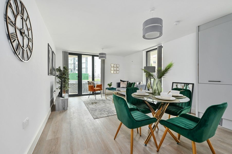 Flat Farnborough Road in Rushmoor