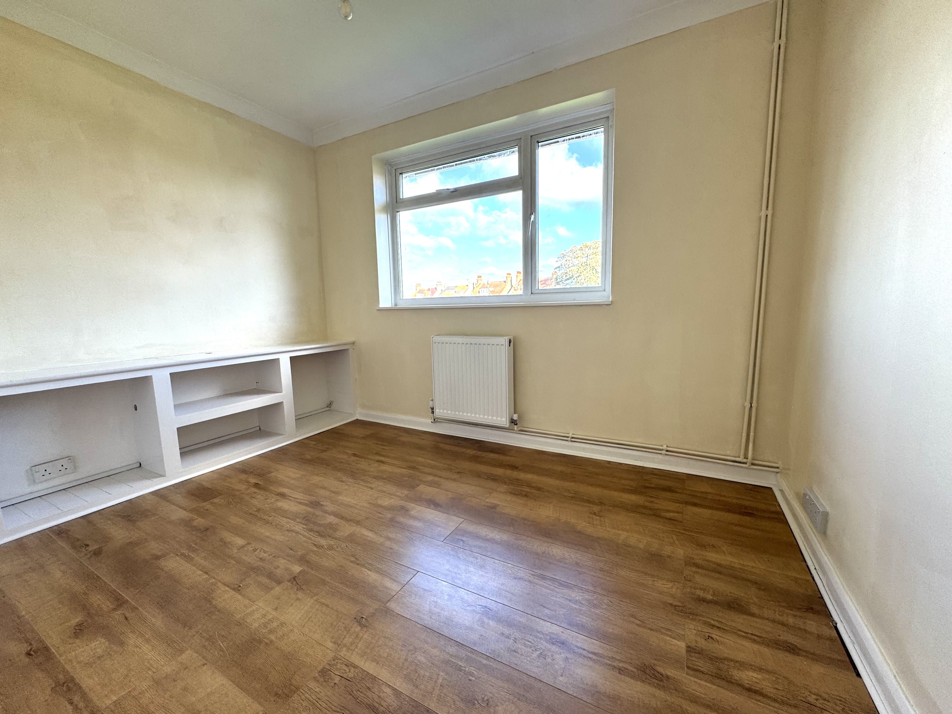 Flat Woodford Court in Thanet