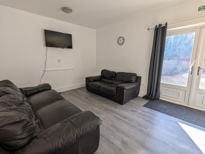 Room Beeston Road in Nottingham