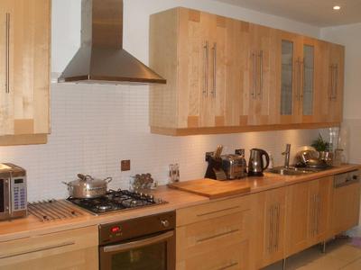 Room Homecroft Road in Greater London