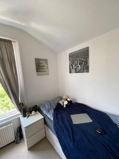 Room Homecroft Road in Greater London