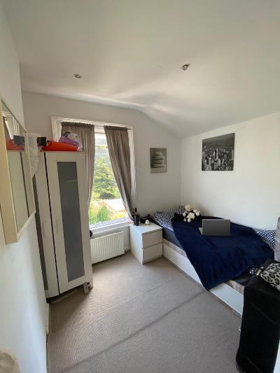Room Homecroft Road in Greater London