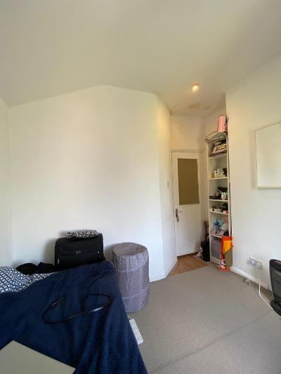 Room Homecroft Road in Greater London