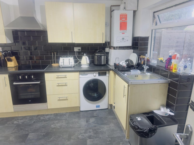 Room Beckett Lane in Crawley