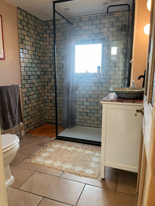 Room Glenavon Road in Greater London