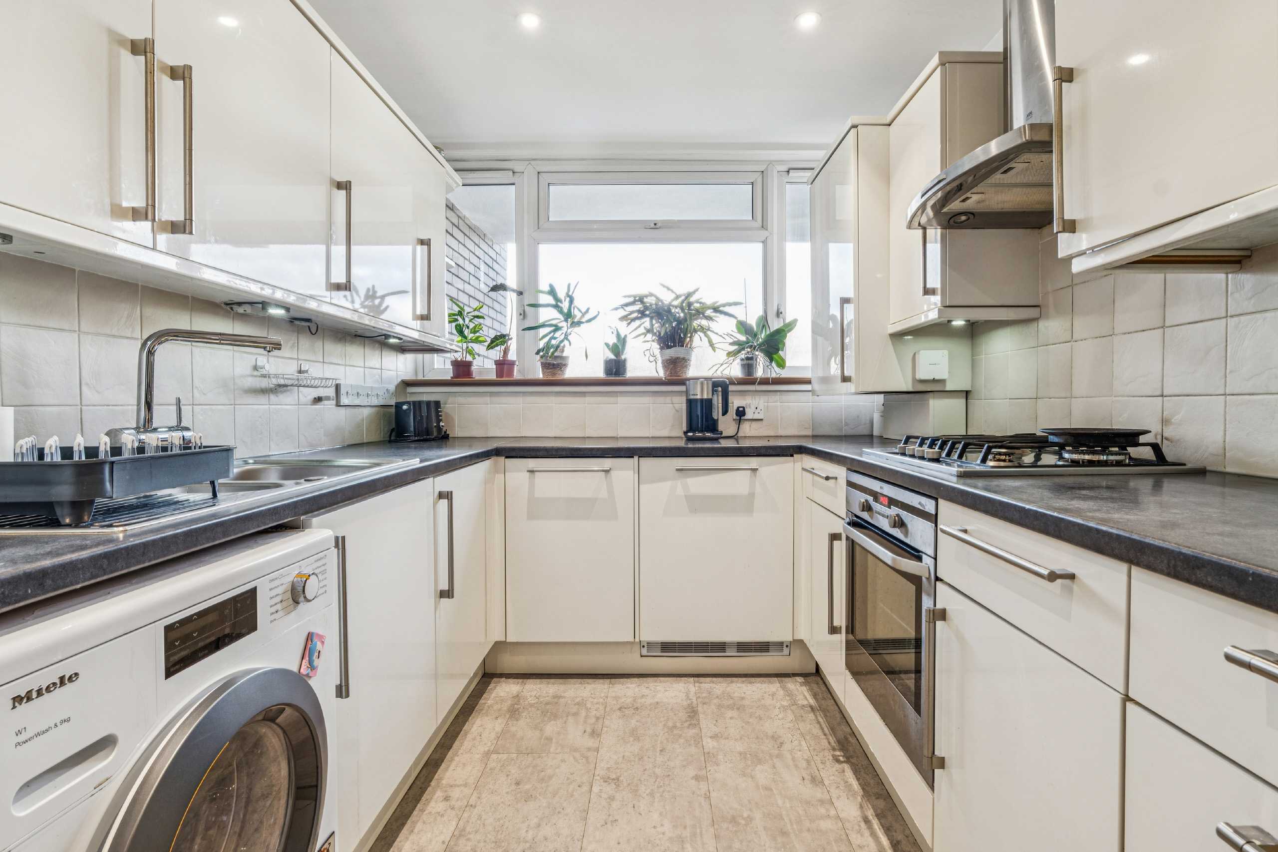Flat Dyne Road in Greater London