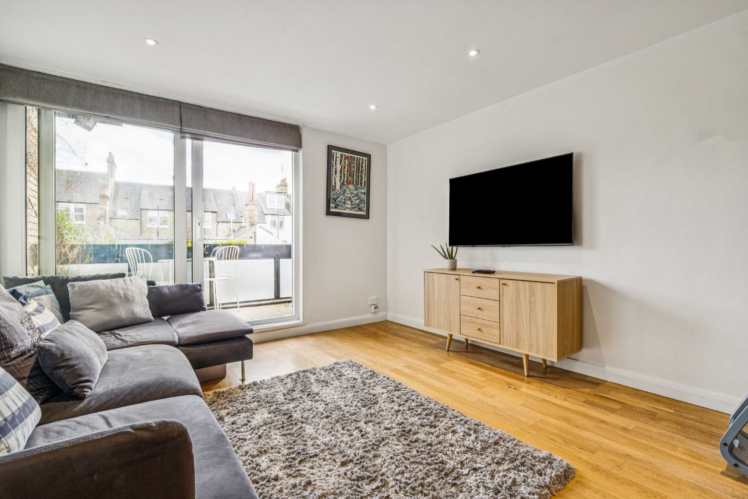 Flat Dyne Road in Greater London