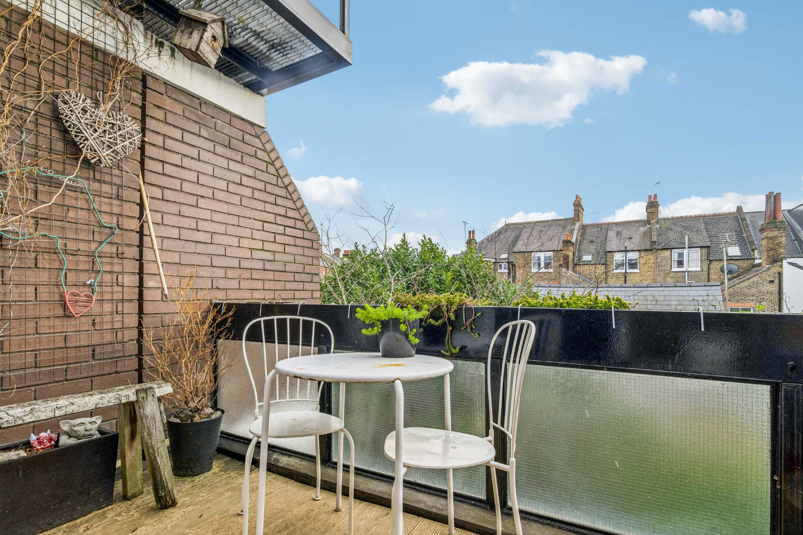Flat Dyne Road in Greater London