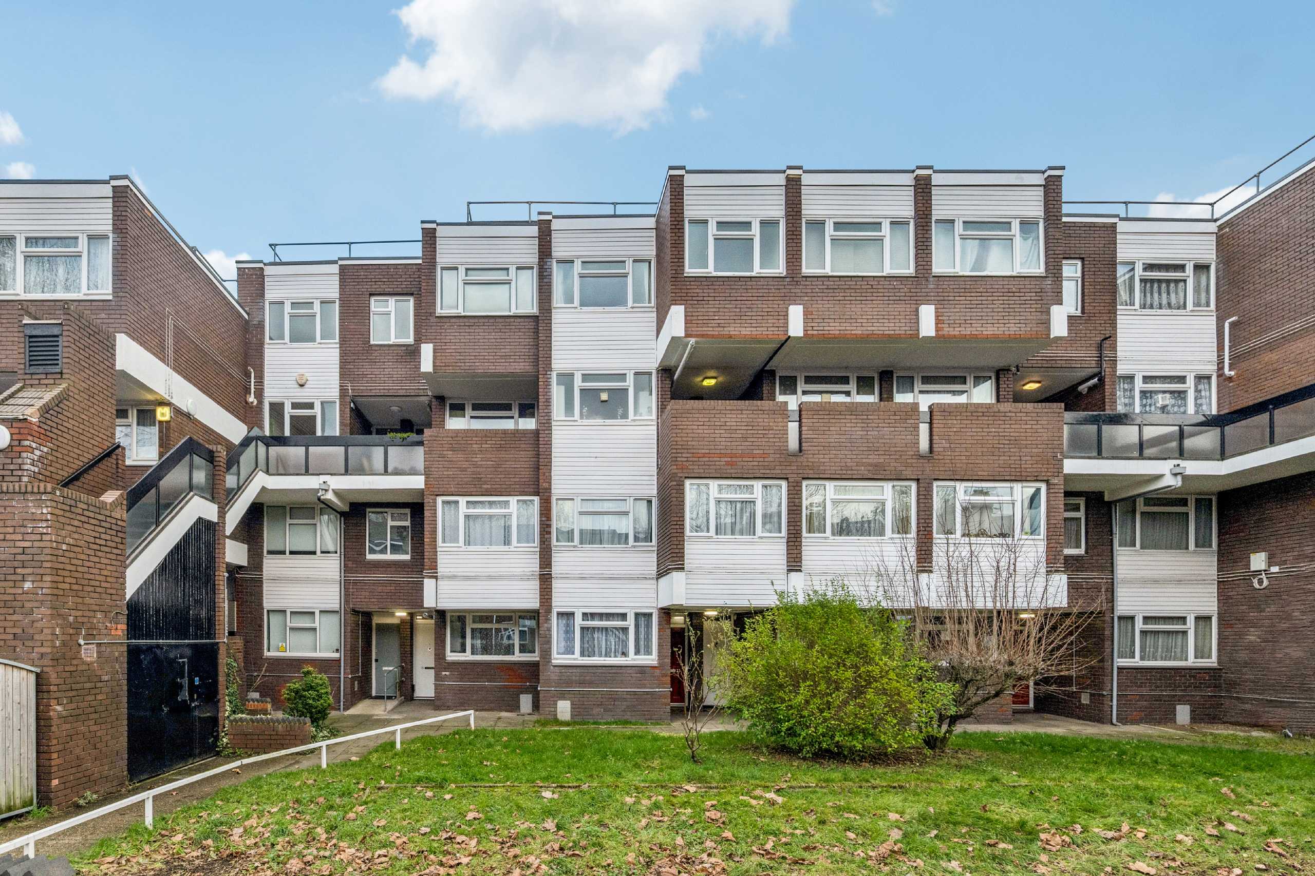 Flat Dyne Road in Greater London