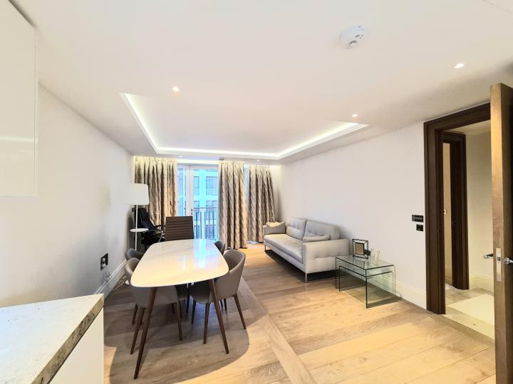 Flat Temple Place in City of Westminster