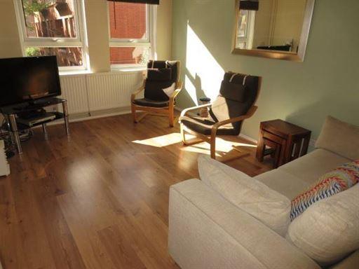 Flat Brightwell Walk in Manchester