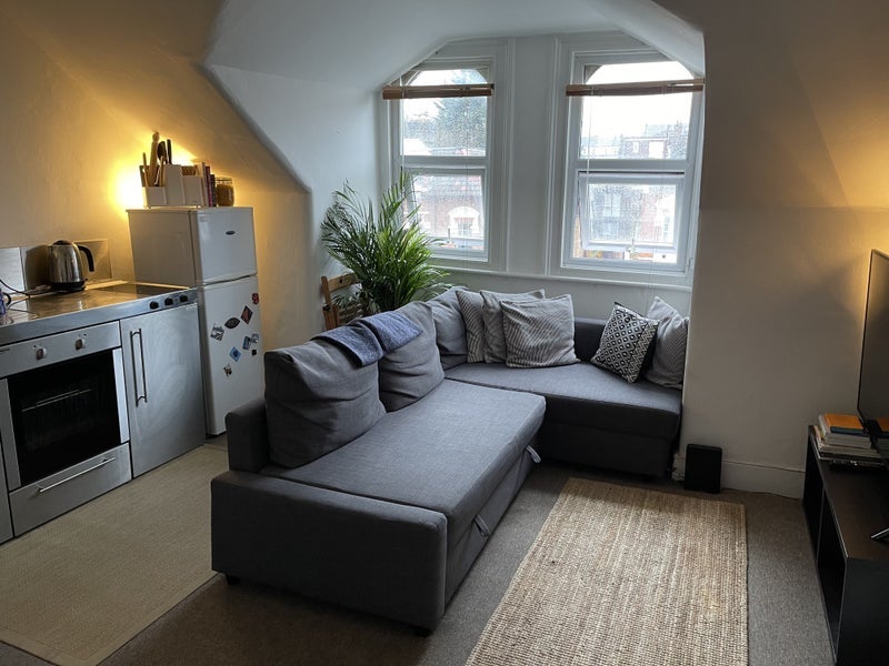Flat Cecile Park in Greater London