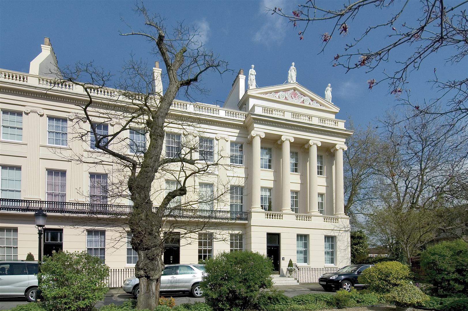 Flat Gloucester Gate in Greater London