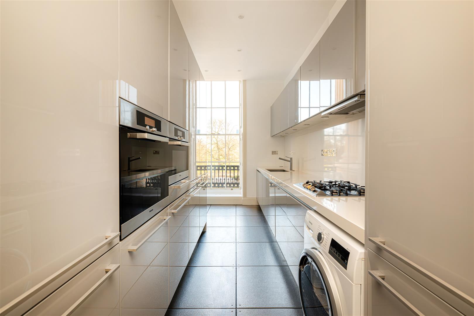 Flat Gloucester Gate in Greater London