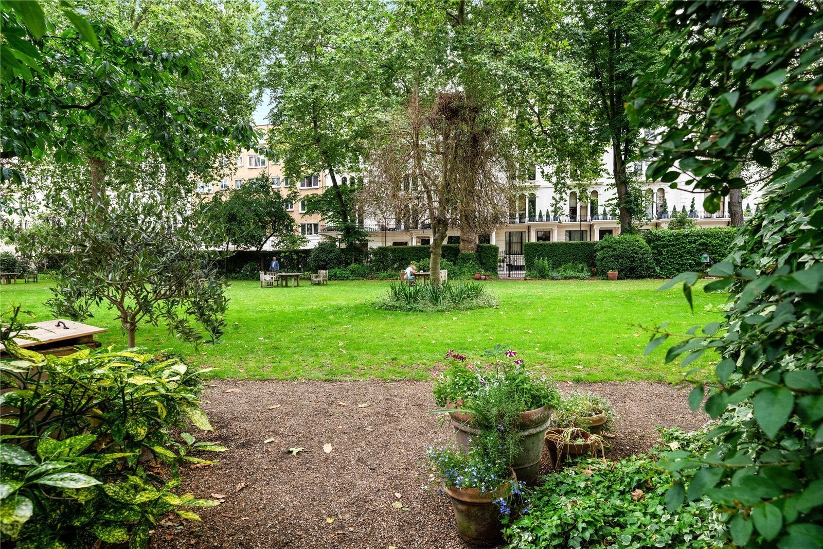 Flat Kensington Gardens Square in City of Westminster
