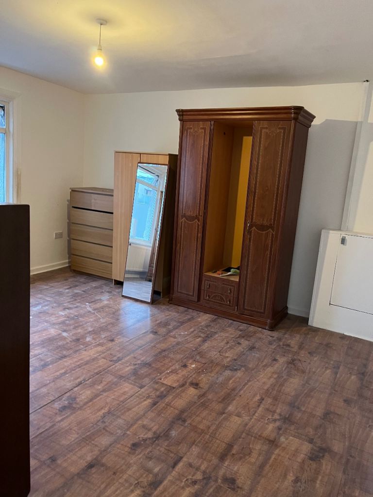 Flat Curtis Lane in Greater London