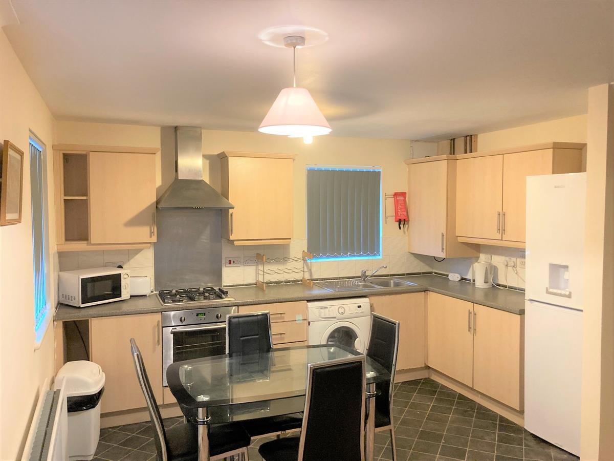 Flat Millhalf Close in Manchester