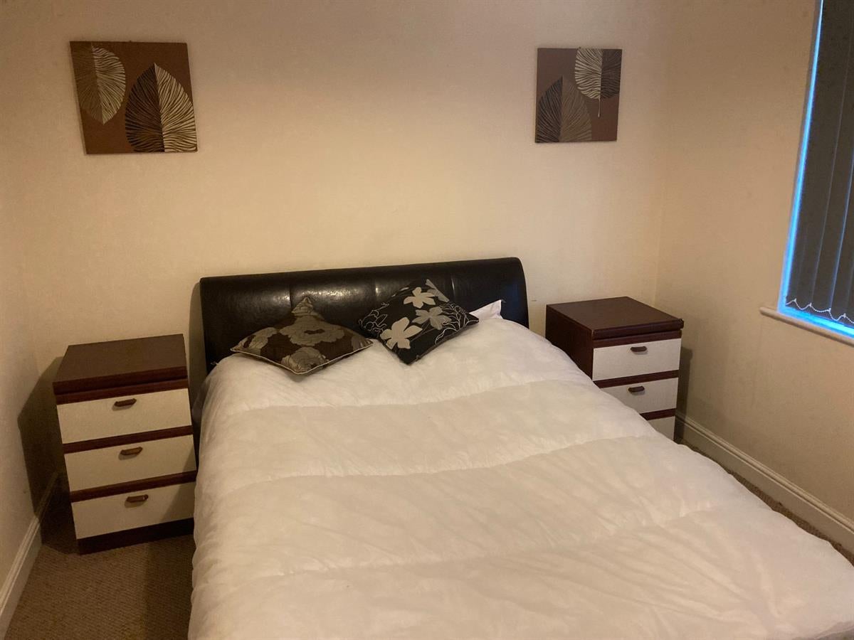Flat Millhalf Close in Manchester